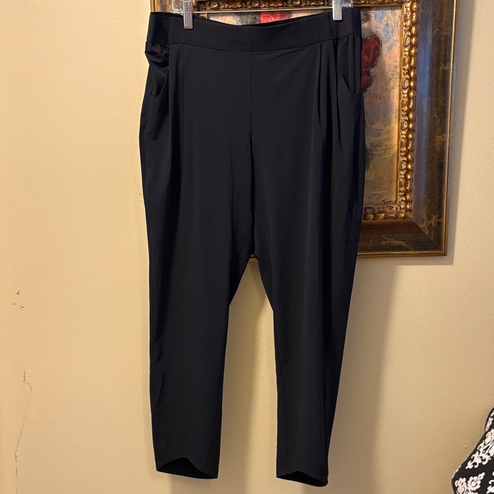 All in Motion High waist comfy rounded front hem lightweight Trousers
